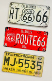 سه عدد تابلو چوبی دکوراتیو با طرح Route 66 و پلاک وینتیج میشیگان، با ظاهر و حس فلزی کلاسیک.